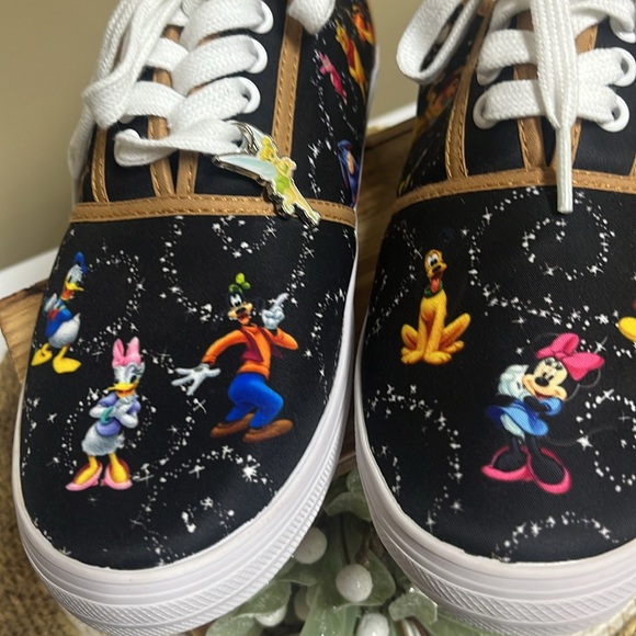 Disney (Bradford Exchange) Women’s Canvas size(8) shoes - Picture 3 of 11